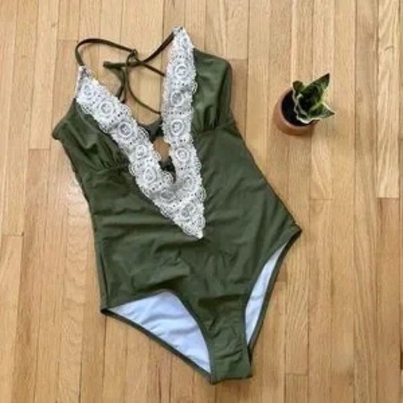 Cupshe Olive Green Lace Trimmed Plunge V-Neck One-Piece Swimsuit Size S - Picture 11 of 12